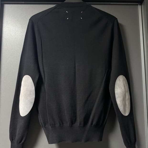 메종 마르지엘라 스웨이드 엘보우 패치 가디건 블랙 (S)