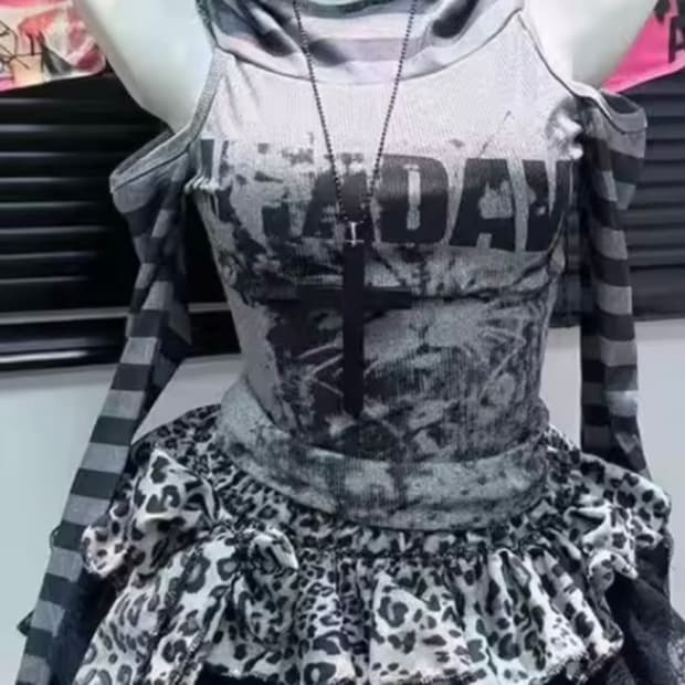 고양이 록캣 크루넥 트임 탑 오네걀 갸루 고딕 후드