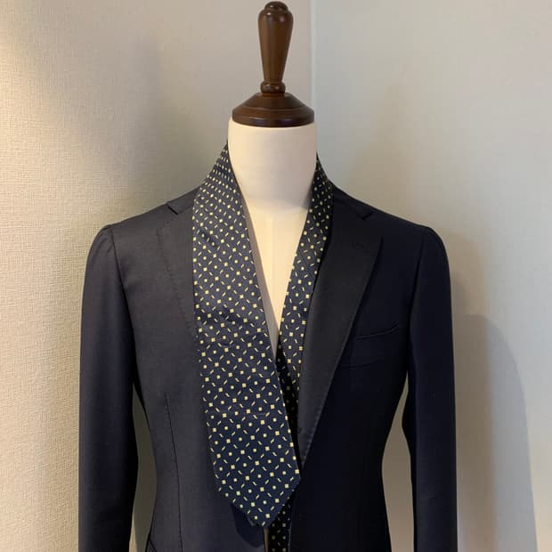 버버리(BURBERRY) 명품넥타이 네이비컬러 최상급 A+정장코디