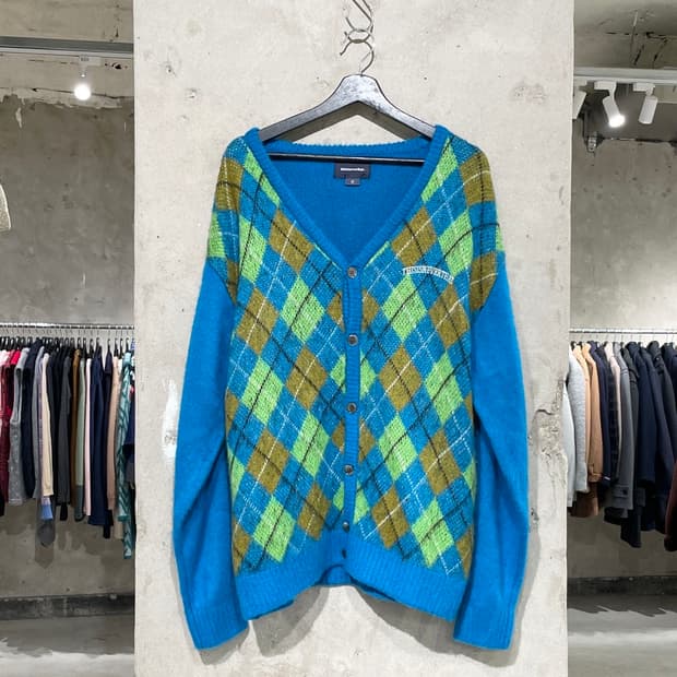 디스이즈네버댓 사파이어 아가일 아크릴 가디건