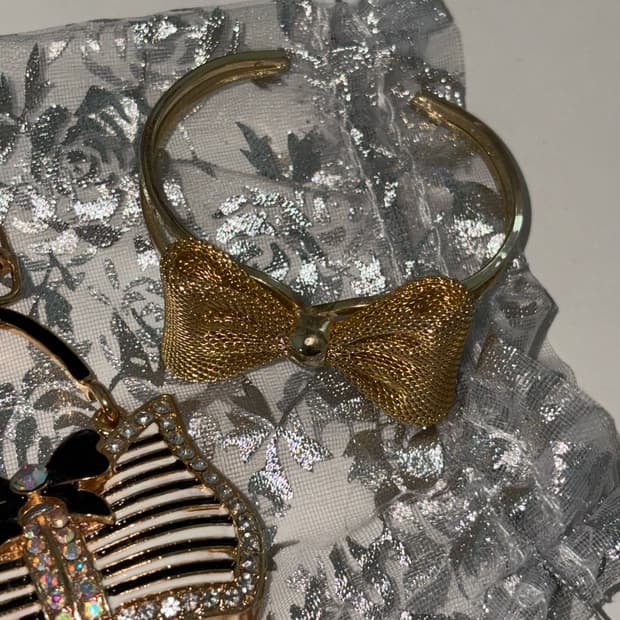 히메갸루 골드큐빅리본팔찌