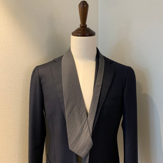 입생로랑 스트라이프 명품넥타이 YSL로고 100실크 A-A+등급