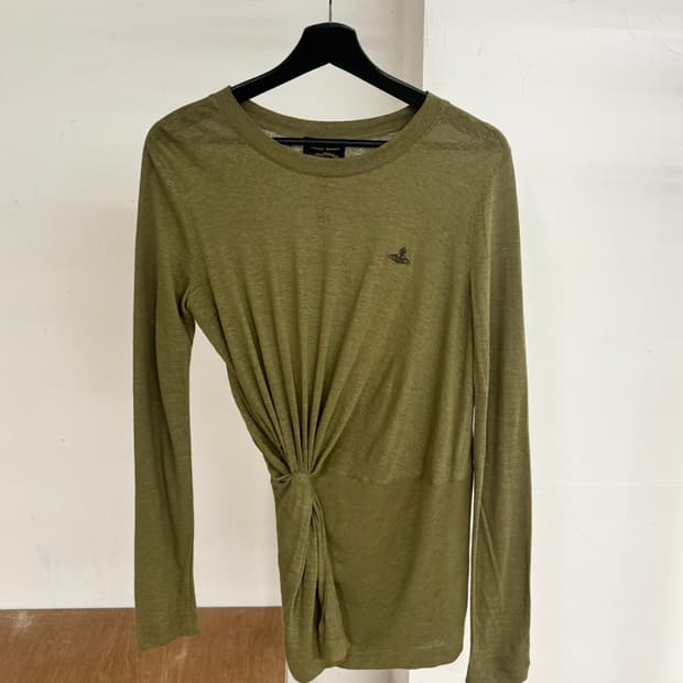 비비안웨스트우드 오브로고 올리브 그린 피티드 실루엣 롱슬리브 