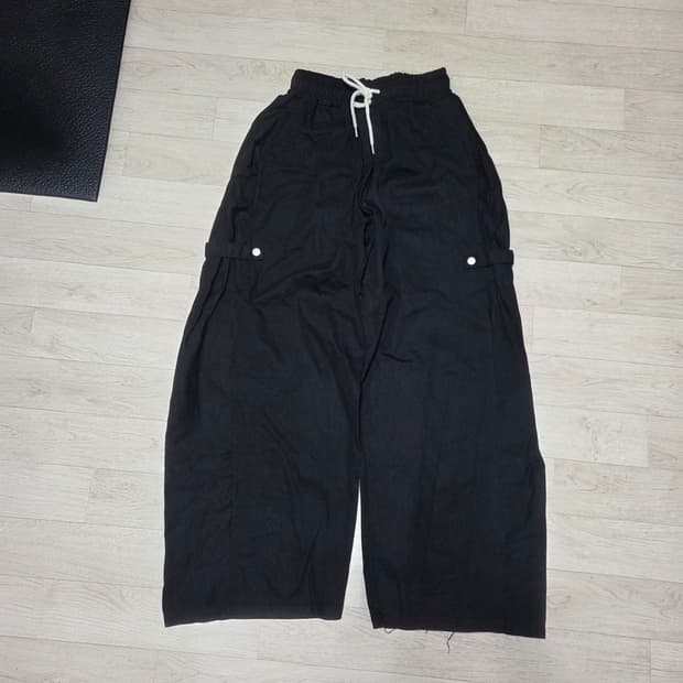 1회착 블랙 카고팬츠