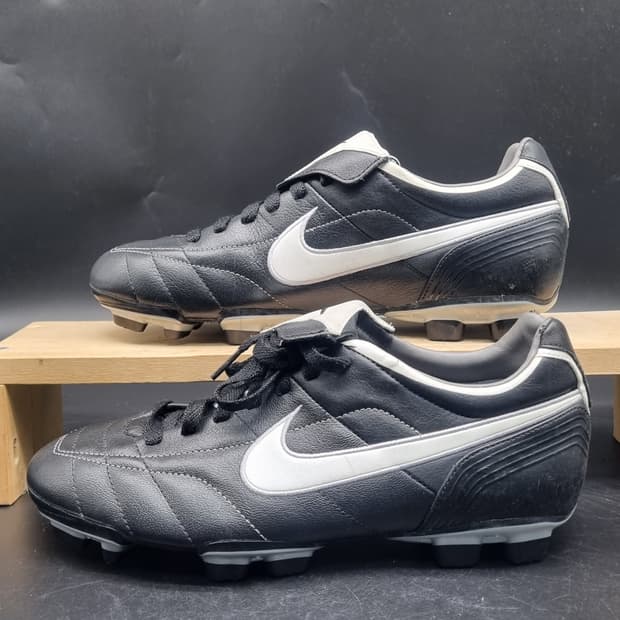 나이키 티엠포 네츄럴 축구화 275