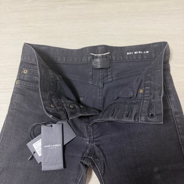 입생로랑 블랙진(27)