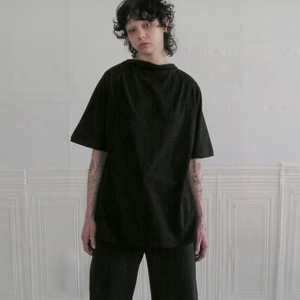 에옹쓰 cowl neck half top black