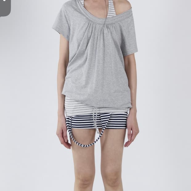 [공홈 exclusive] Round Drawstring Hem Top
