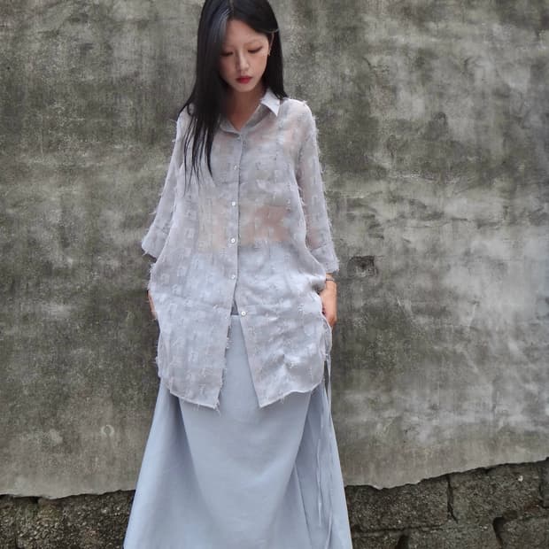 Sheer feather collar shirt / grey