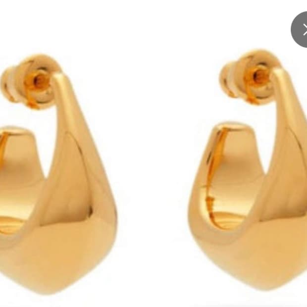 르메르 커브드 미니 드롭 이어링 골드