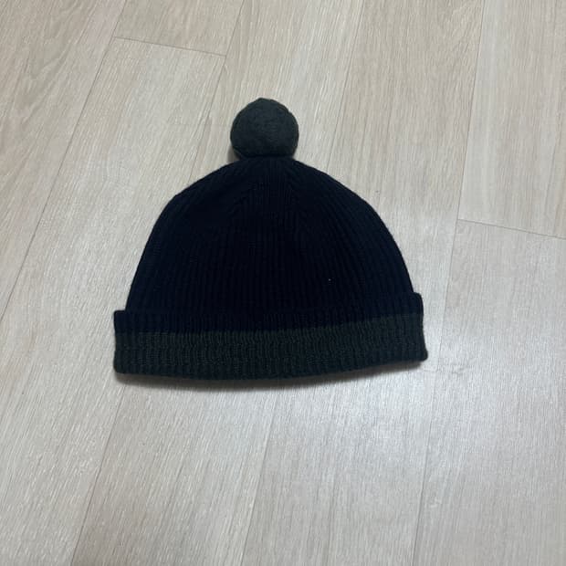 Free 이스트로그 폼폼 비니 램스울 네이비 올리브