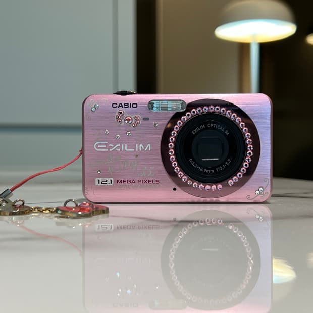 카시오 EX-Z90 ‘헬로키티 35주년 한정판’ 카메라