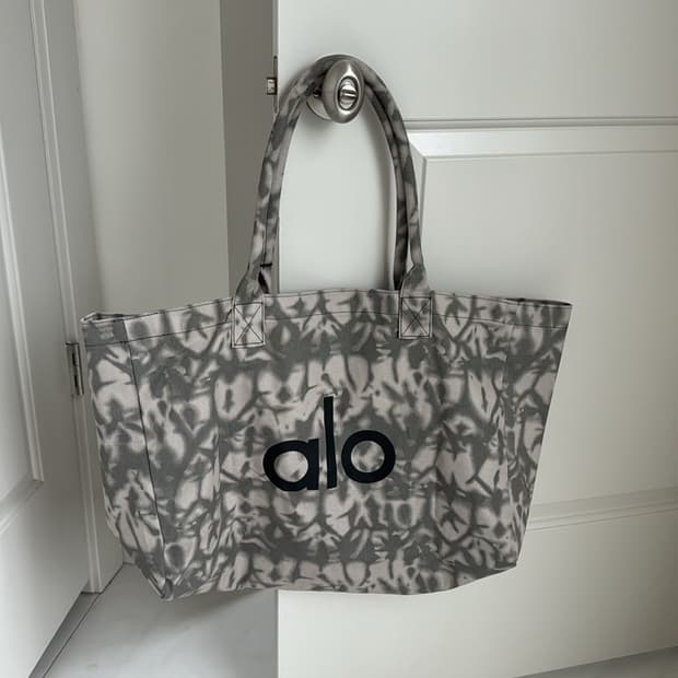 Alo yoga iconic shopper tote
