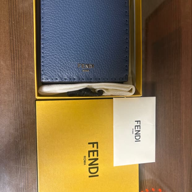 펜디 셀러리아 반지갑