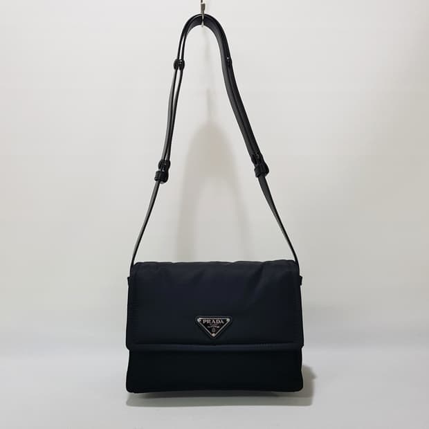 프라다 트래블러 스몰 리나일론 패딩 숄더백 1BD313