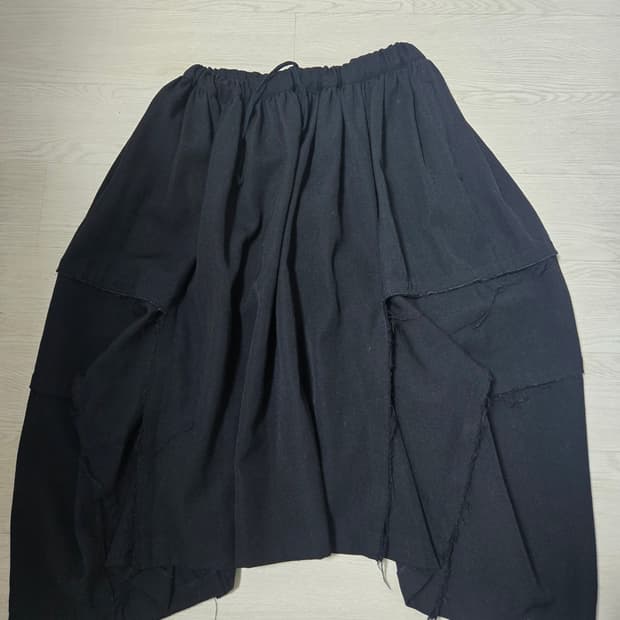 블랙 꼼데가르송 2023aw 아시메 벌룬스커트