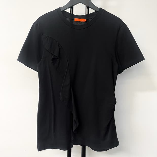 폼 더 스토어 블랙 프릴 티셔츠