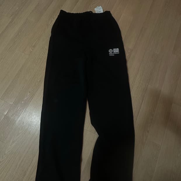 플라스틱 프로덕트 팬츠