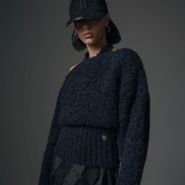 트리밍버드 Alpaca Boucle Open Shoulder Knit