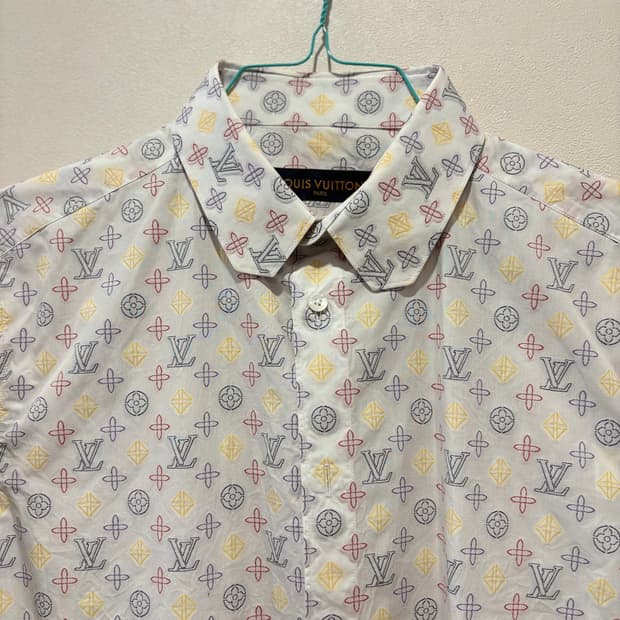 👔루이비통 모노그램 화이트 셔츠👔