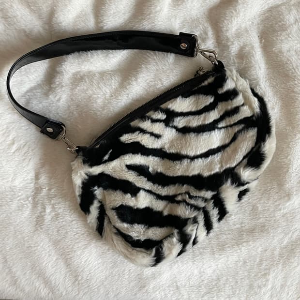 배디 지브라 백