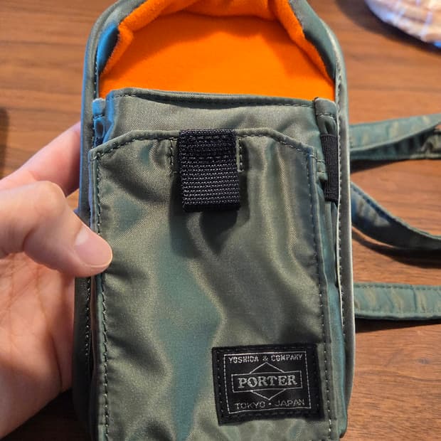 요시다포터 핸드폰백팝니자.