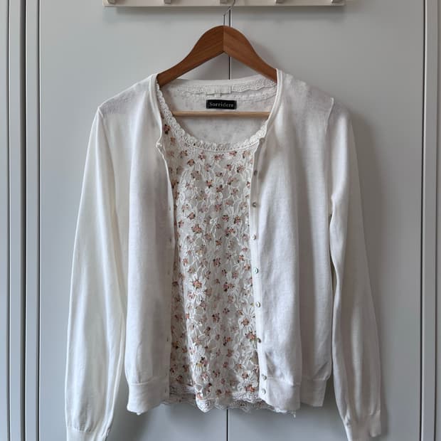 Earth music 얼스뮤직 화이트 라운드 가디건