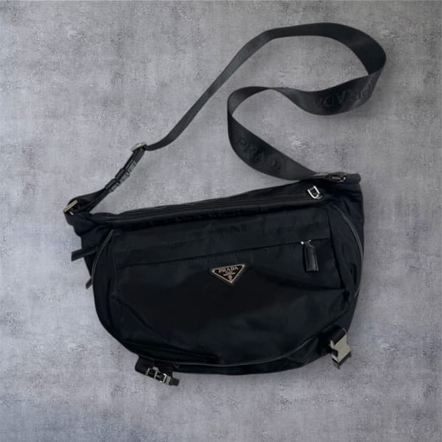 프라다 Prada 블랙 리나일론 바이커백  크로스백 스몰