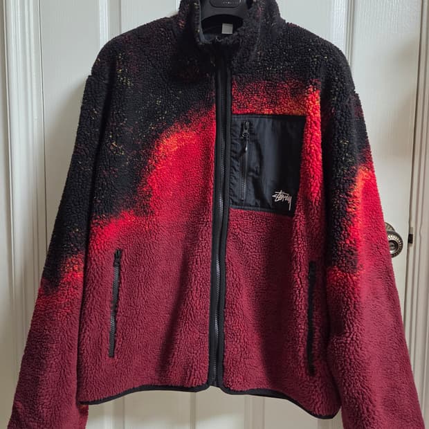 스투시 SHERPA REVERSIBLE JACKET [LAVA]