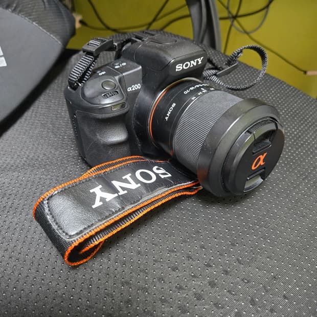 소니 알파 200
