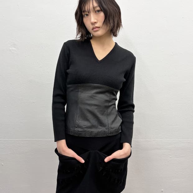 아마야 아르주아가 레더 패널 브이넥 니트