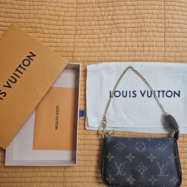루이비통 미니 포쉐트 악세수아 정품