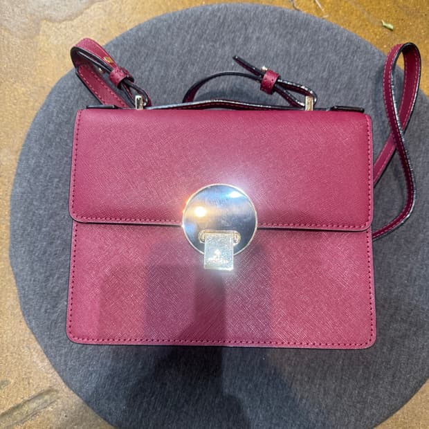 비비안웨스트우드 버건디 사각 크로스백 가방