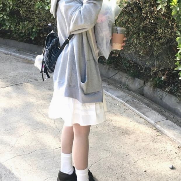 화이트 프릴 스커트