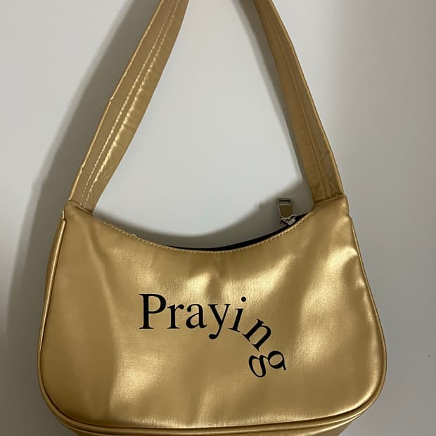 Praying 가방