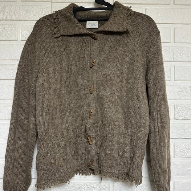 갈색 떡볶이단추 가디건
