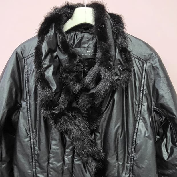 비올란티 블랙 모피 트리밍 코트 ~66