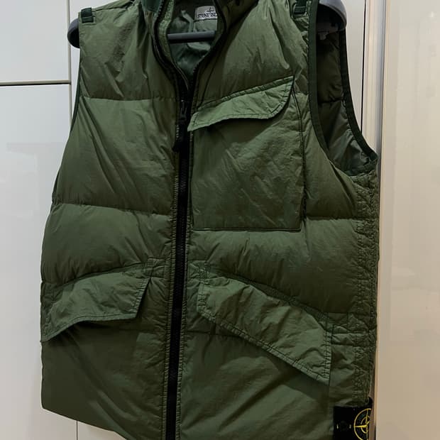 23fw 스톤아일랜드 크링클랩스 패딩조끼 (새상품급)