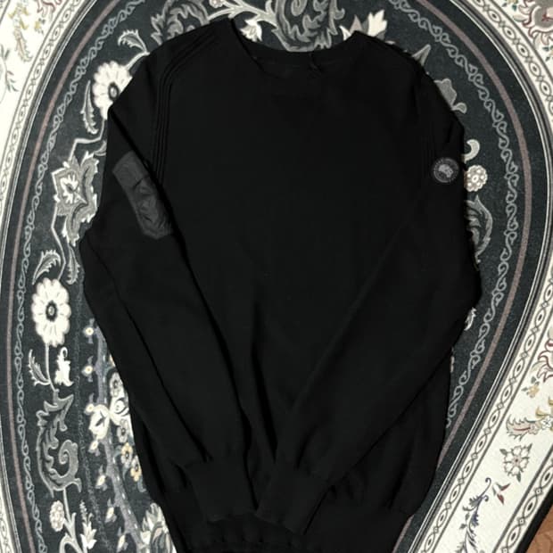 캐나다 구스 남자 블랙 니트 m size