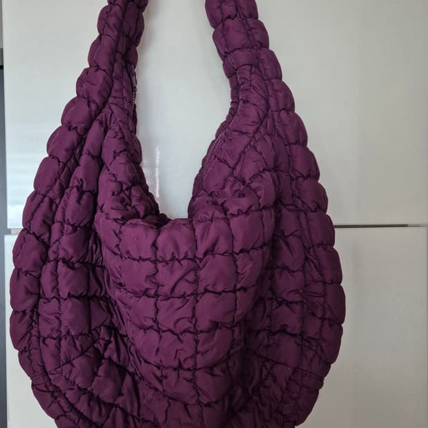 코스 퀼티드 오버사이즈 구름백