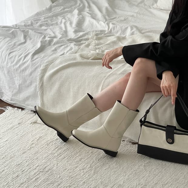 새상품 / 소가죽 미들부츠 아이보리 245