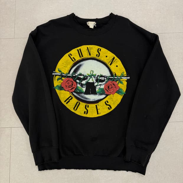 메이드원 건즈앤로지스 맨투맨