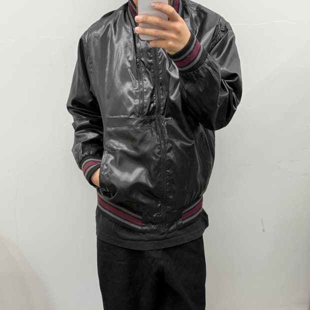 NYLAUS 블랙 유광 점퍼