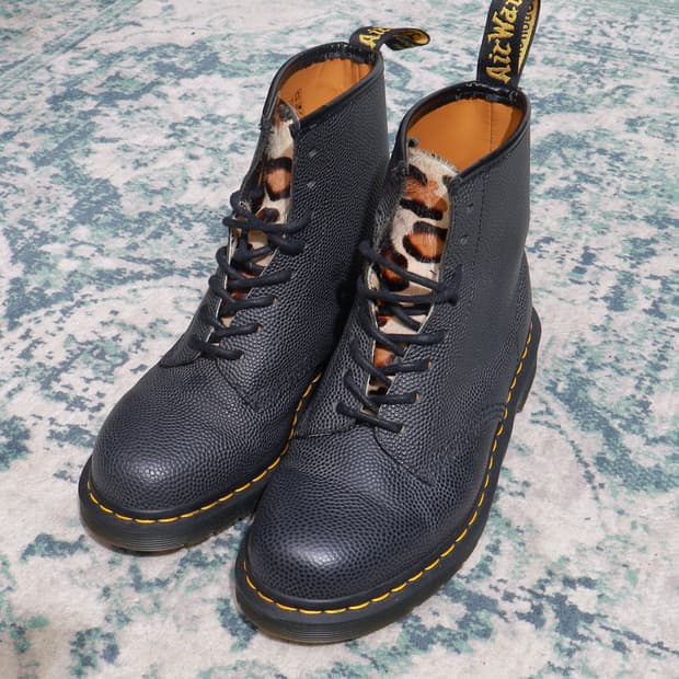 DR. MARTENS 닥터마틴 x 스투시 1460 8홀 레오파드 부츠 