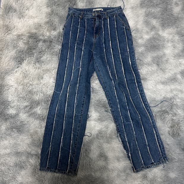 마땡킴  한소희 커팅루즈 데님팬츠 S사이즈