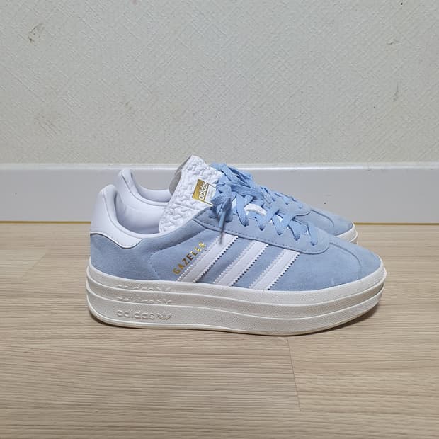 아디다스 가젤 볼드 클리어 스카이 235