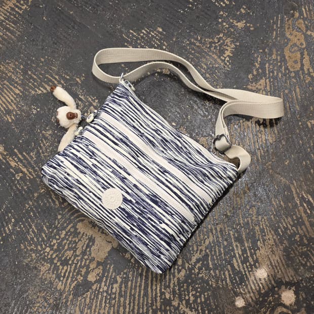 키플링 스트라이프 크로스백