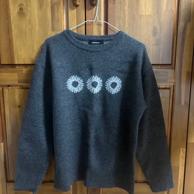 999휴머니티 니트