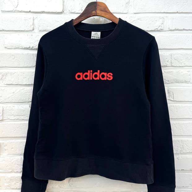 아디다스 레드로고 네이비 맨투맨