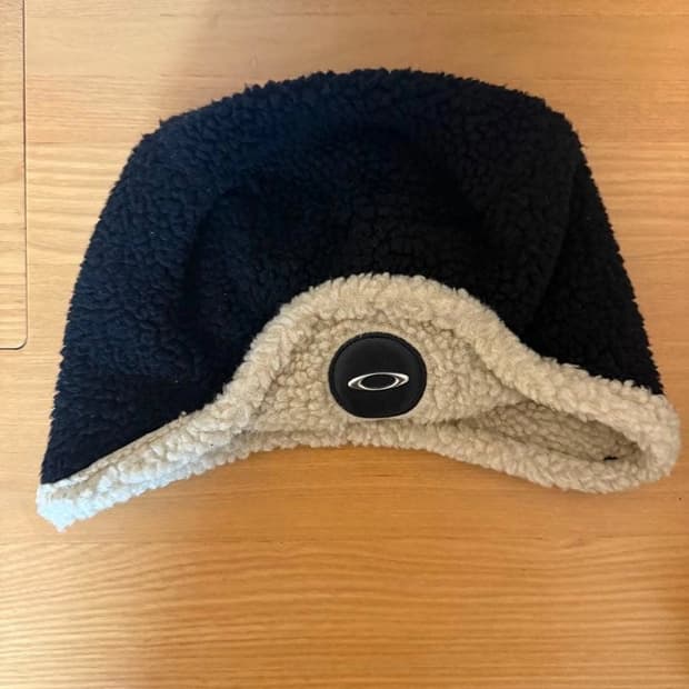 오클리 퍼 트래퍼 햇